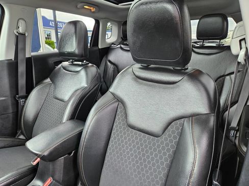 Used 2018 Jeep Compass Latitude AWD/4WD image 17