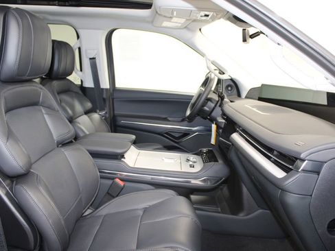 New 2025 Lincoln Navigator Reserve image 34