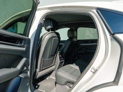 Used 2025 Porsche Cayenne Sport Utility 4D image 43