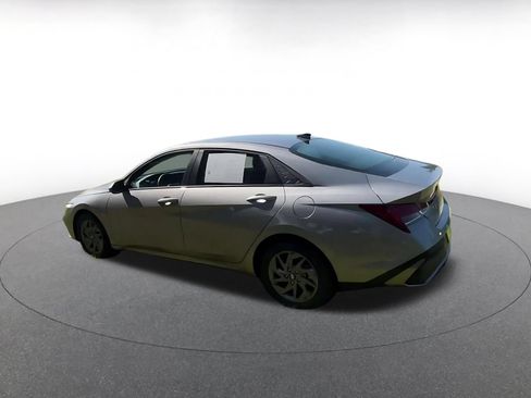 Used 2026 Hyundai Elantra Hybrid FWD image 9