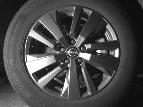 Used 2025 Nissan Pathfinder SV FWD image 13