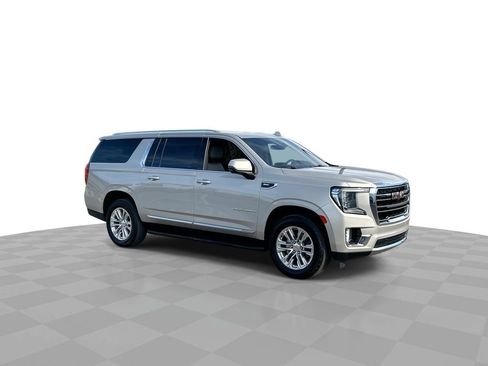 Used 2023 GMC Yukon XL SLT w/ SLT Luxury Package image 2