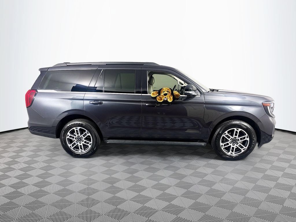 Used 2025 Ford Expedition Active RWD image 8