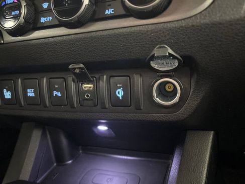 Used 2017 Toyota Tacoma TRD Sport image 52