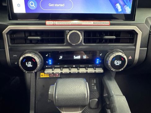 Used 2025 Toyota 4Runner Limited AWD/4WD image 30