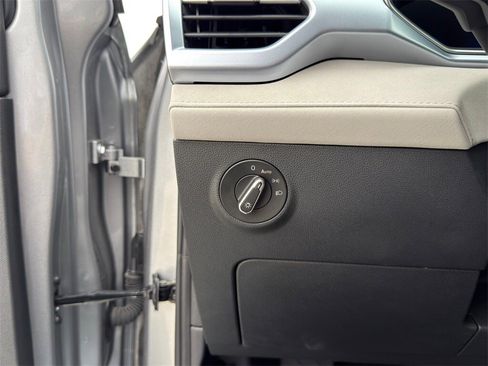 New 2025 Volkswagen Taos SE image 19