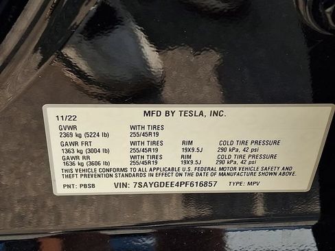 Used 2023 Tesla Model Y Long Range AWD/4WD image 28