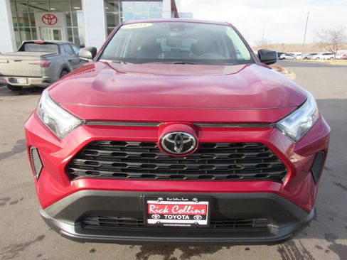 Used 2025 Toyota RAV4 LE AWD/4WD image 3