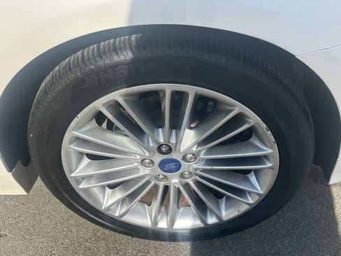 Used 2015 Ford Fusion SE w/ Equipment Group 202A image 26