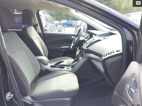 Used 2016 Ford Escape SE w/ SE Cold Weather Package AWD/4WD image 4