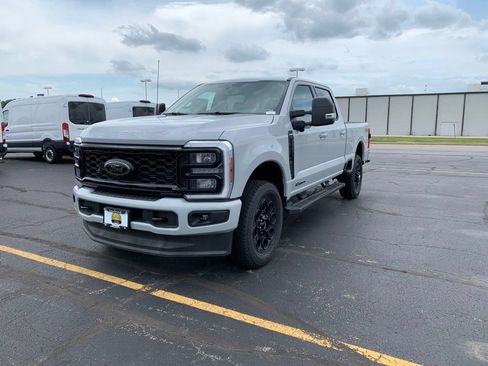 New 2026 Ford F250 XLT w/ XLT Premium Package AWD/4WD image 1
