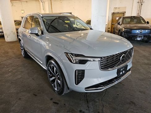 Certified 2025 Volvo XC90 B5 Core AWD/4WD image 5