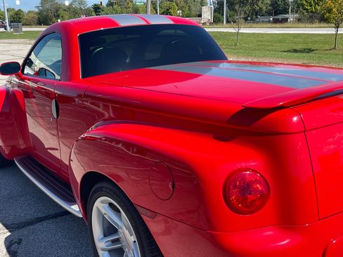 Used 2003 Chevrolet SSR w/ Preferred Equipment Group image 4