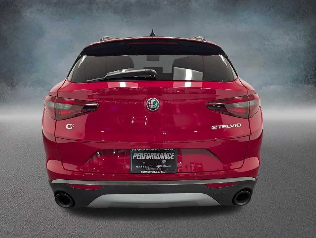 Used 2023 Alfa Romeo Stelvio Ti AWD/4WD image 5