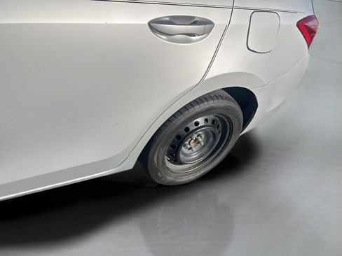 Used 2018 Toyota Corolla L image 16