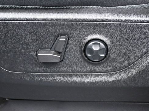 Used 2021 RAM 1500 Big Horn RWD image 12