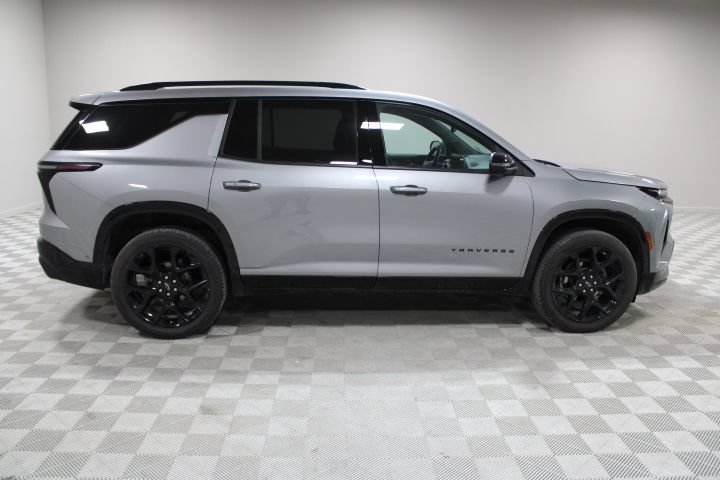 Used 2025 Chevrolet Traverse RS AWD/4WD image 13