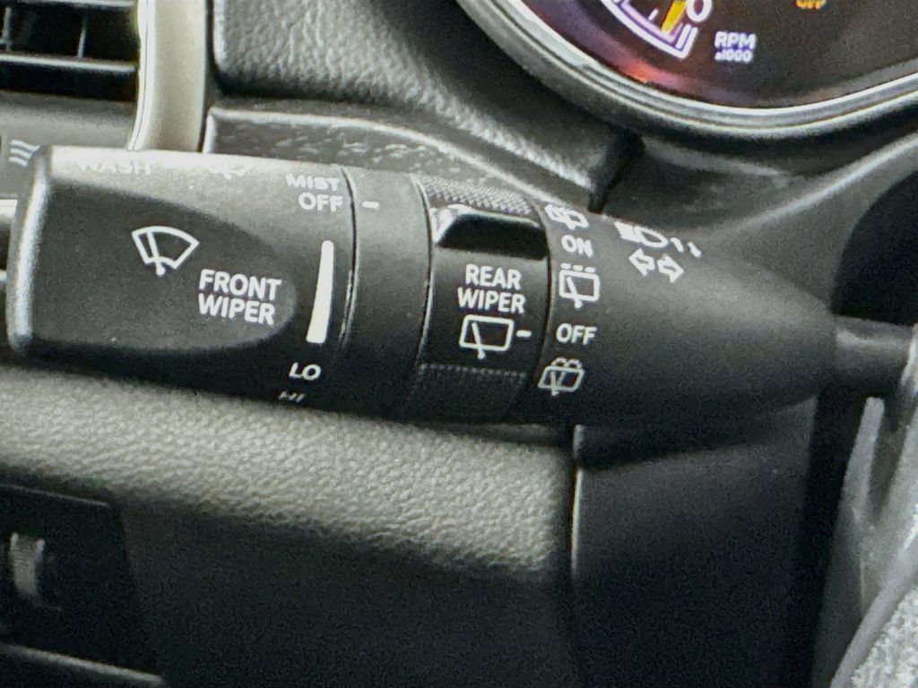 Used 2018 Jeep Grand Cherokee Laredo AWD/4WD image 12
