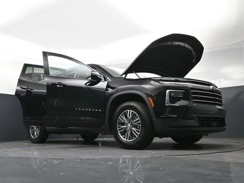 Used 2025 Chevrolet Traverse LT FWD image 42
