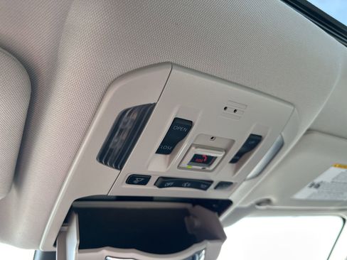 Used 2020 Toyota Highlander XLE image 42