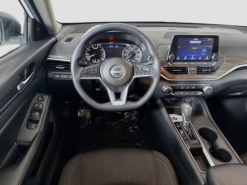 Used 2025 Nissan Altima 2.5 SV FWD image 17