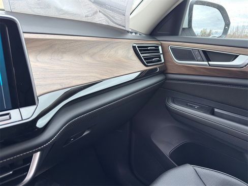 New 2026 Volkswagen Atlas SE image 18