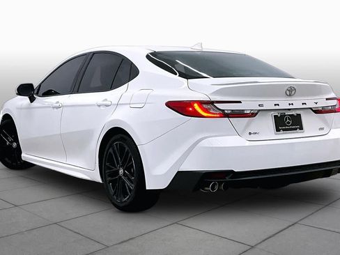 Used 2025 Toyota Camry SE w/ Convenience Package image 12