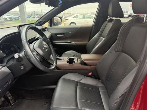 Used 2021 Toyota Venza Limited w/ Carpet Mat Package (TMS) image 3