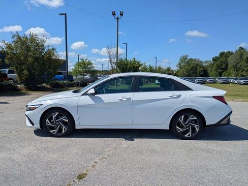 Used 2025 Hyundai Elantra SEL FWD image 6
