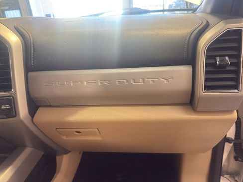 Used 2019 Ford F250 Lariat w/ Lariat Ultimate Package AWD/4WD image 23
