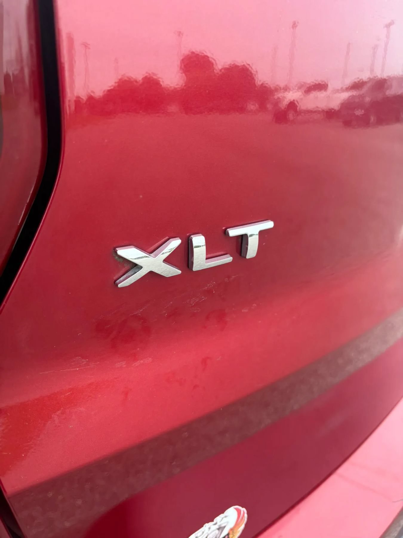 Used 2017 Ford Explorer XLT w/ Equipment Group 202A AWD/4WD image 14