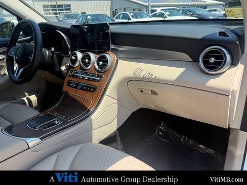 Used 2021 Mercedes-Benz GLC 300 4MATIC image 29