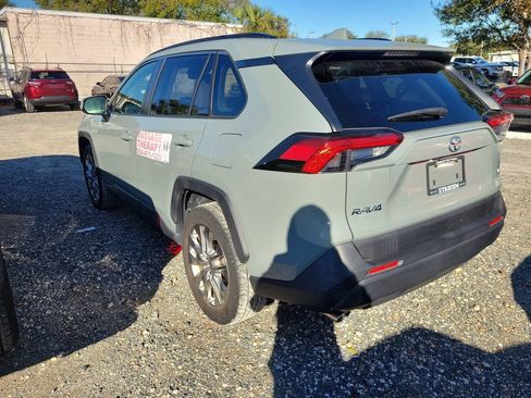 Used 2021 Toyota RAV4 XLE Premium image 4