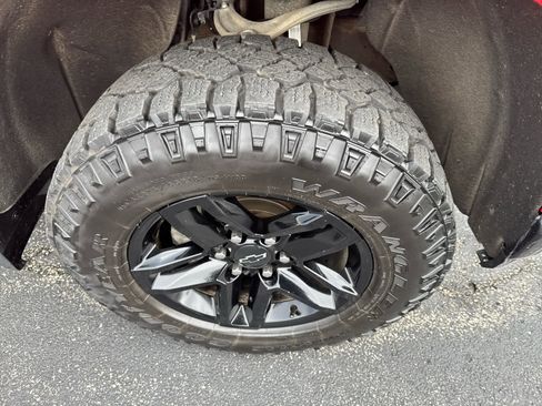 Used 2021 Chevrolet Silverado 1500 LT Trail Boss w/ Convenience Package II image 13