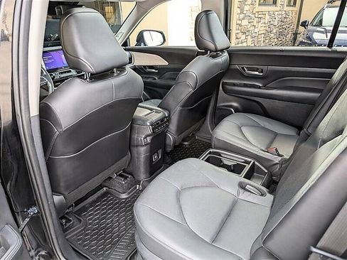 Used 2024 Toyota Grand Highlander AWD image 27