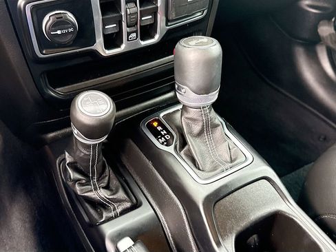 Used 2023 Jeep Wrangler Unlimited Sahara image 17