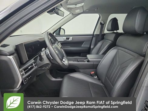 Used 2025 Hyundai Santa Fe SEL FWD image 18