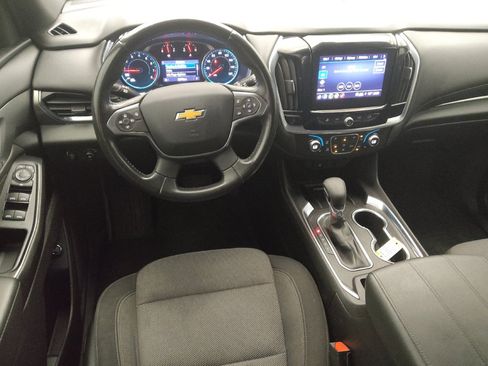 Used 2022 Chevrolet Traverse LT FWD image 22
