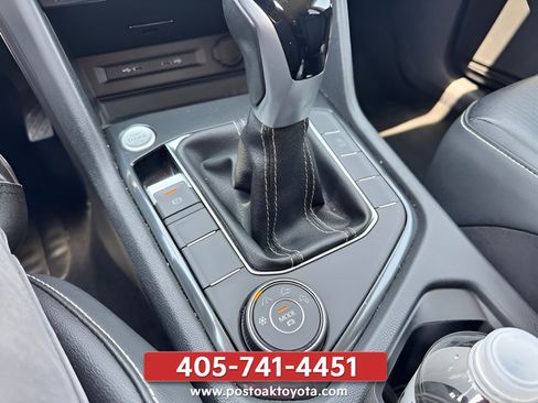 Used 2024 Volkswagen Tiguan SE AWD/4WD image 16