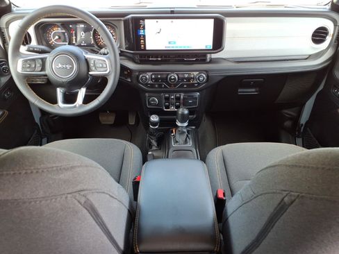 Used 2024 Jeep Wrangler Unlimited Sahara AWD/4WD image 17