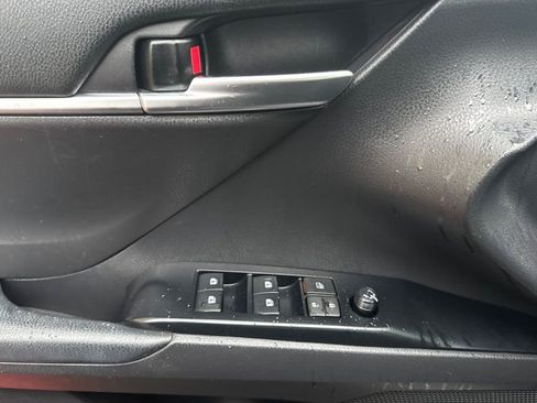 Used 2019 Toyota Camry LE image 8