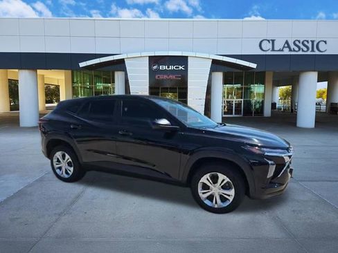 Used 2026 Chevrolet Trax LS FWD image 2