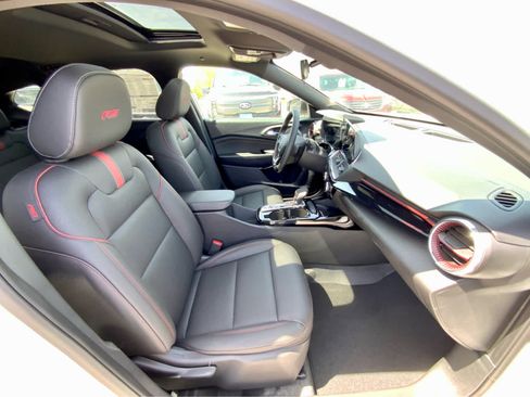New 2026 Chevrolet Trax RS w/ Sunroof Package FWD image 19
