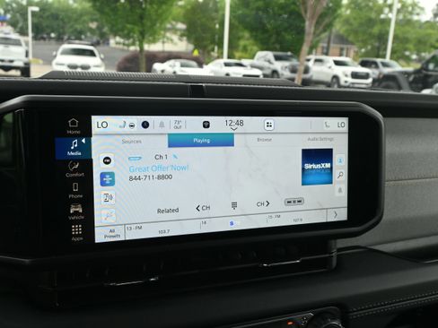 Used 2025 Jeep Wrangler Unlimited Sahara AWD/4WD image 25