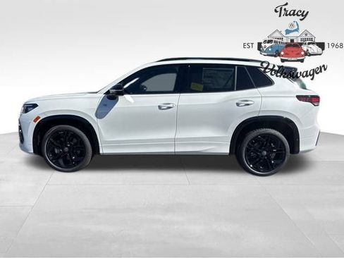 New 2025 Volkswagen Tiguan SE R-Line image 4