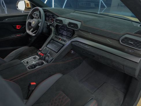 Used 2023 Lamborghini Urus Performante AWD/4WD image 42