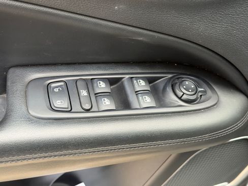 Used 2021 Jeep Compass Latitude w/ Sun and Sound Group FWD image 17