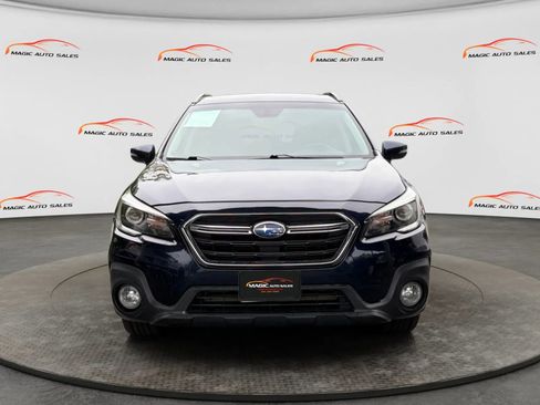 Used 2018 Subaru Outback 3.6R Touring AWD/4WD image 3