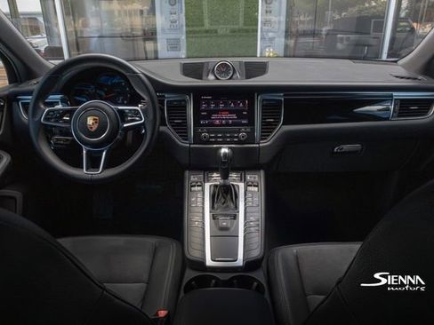 Used 2018 Porsche Macan image 30