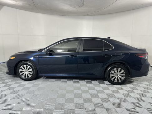 Used 2021 Toyota Camry LE FWD image 5